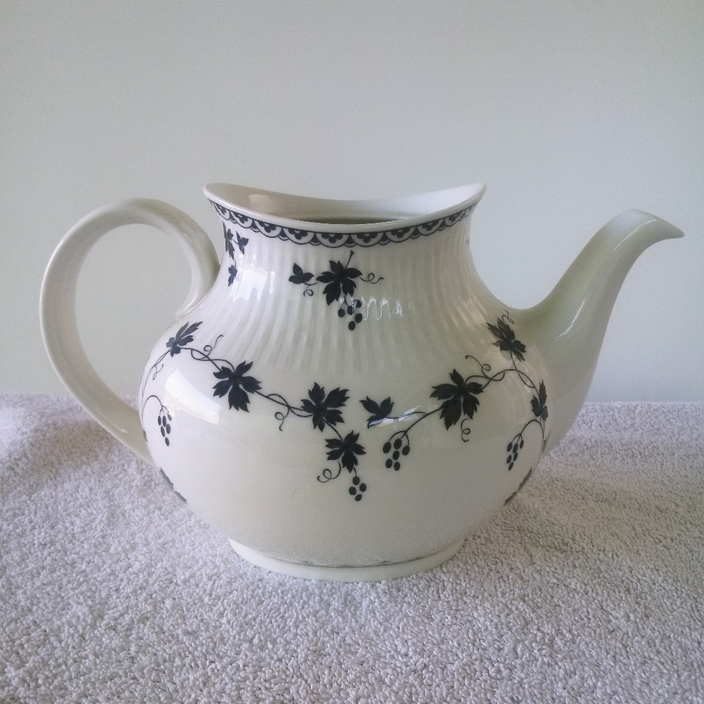 Royal Doulton Cambridge Tea Pot English China
